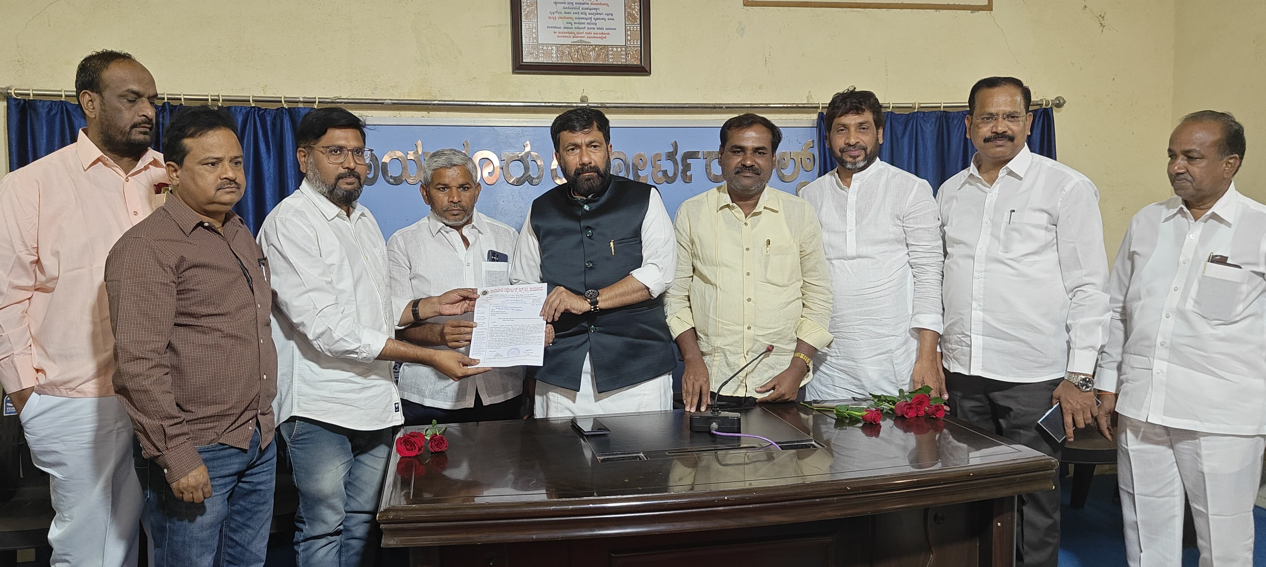 ಹಿರಿಯ ಪತ್ರಕರ್ತ ದಿ. ಸೈಯದ್ ಅಶ್ರಫ್ ಕುಟುಂಬಕ್ಕೆ ರಾಯಚೂರು ರಿಪೋರ್ಟರ್ಸ್ ಗಿಲ್ಡ್ ನಿಂದ 1 ಲಕ್ಷ ರೂ. ನೆರವು